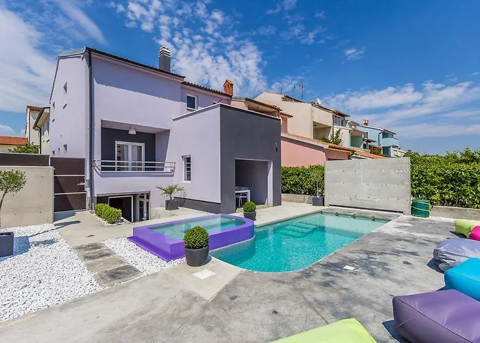 بيت للعطل House Moderna *