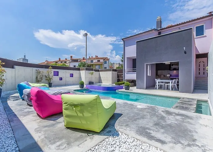 بيت للعطل House Moderna