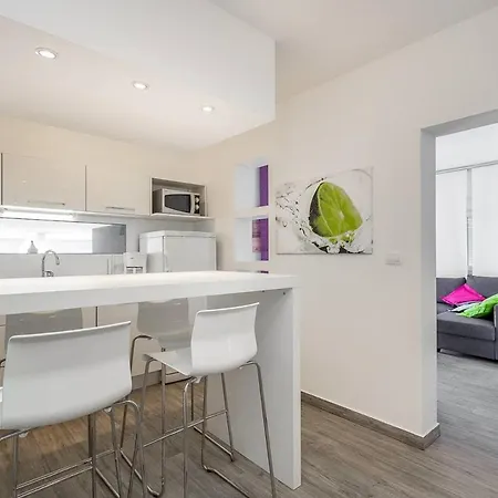 House Moderna بولا