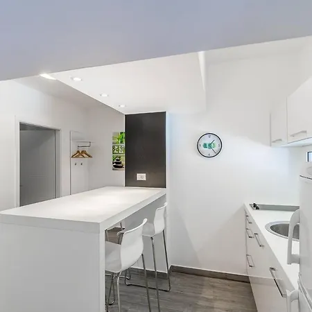 House Moderna بولا