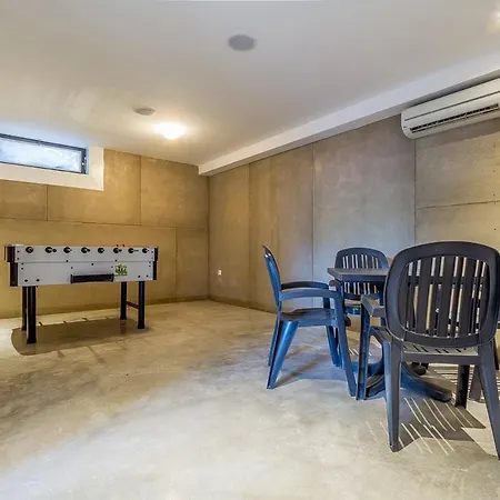 House Moderna بيت للعطل بولا