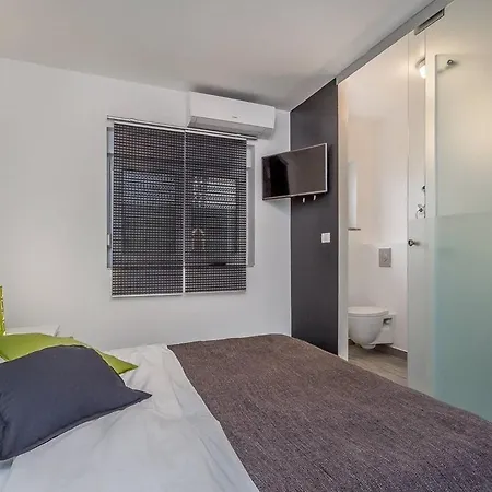 House Moderna 펜션 *