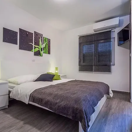 بيت للعطل House Moderna بولا