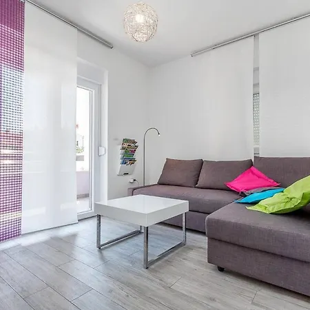House Moderna 普拉