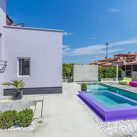 بيت للعطل House Moderna بولا