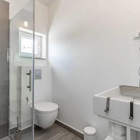 بيت للعطل House Moderna