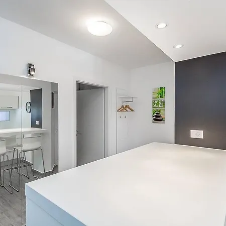 House Moderna 풀라