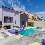 Vakantiehuis House Moderna *
