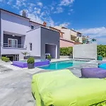 House Moderna Vakantiehuis *